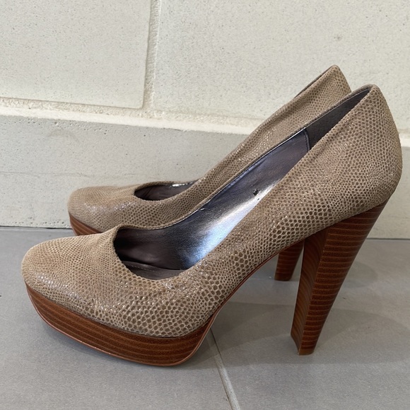 Calvin Klein platform heels - Picture 3 of 6